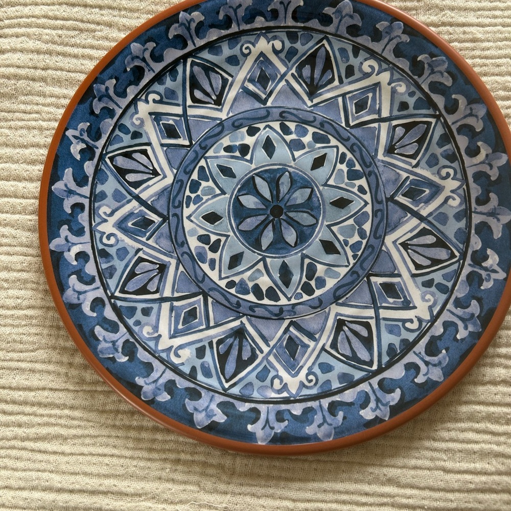 Tommy Bahama Set Of 4 10 1/2” Blue Medallion Melamine Dinner Plates. Pre Owned - Picture 2 of 7